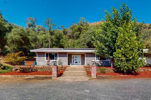 Jamestown House | Sweeping Views! Charming Home Near Dtwn Jamestown