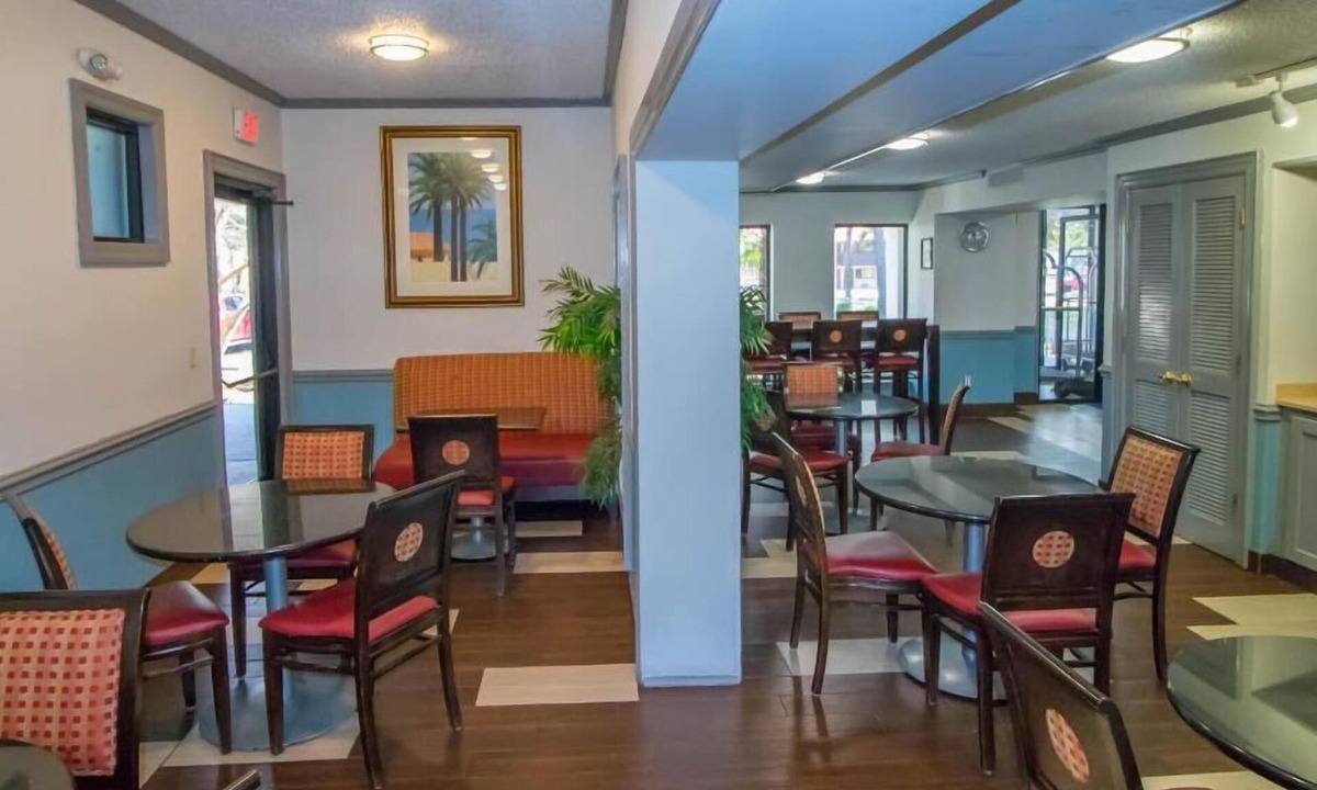 Ferry Pass Hotel | Sweet Dream Inn University Park