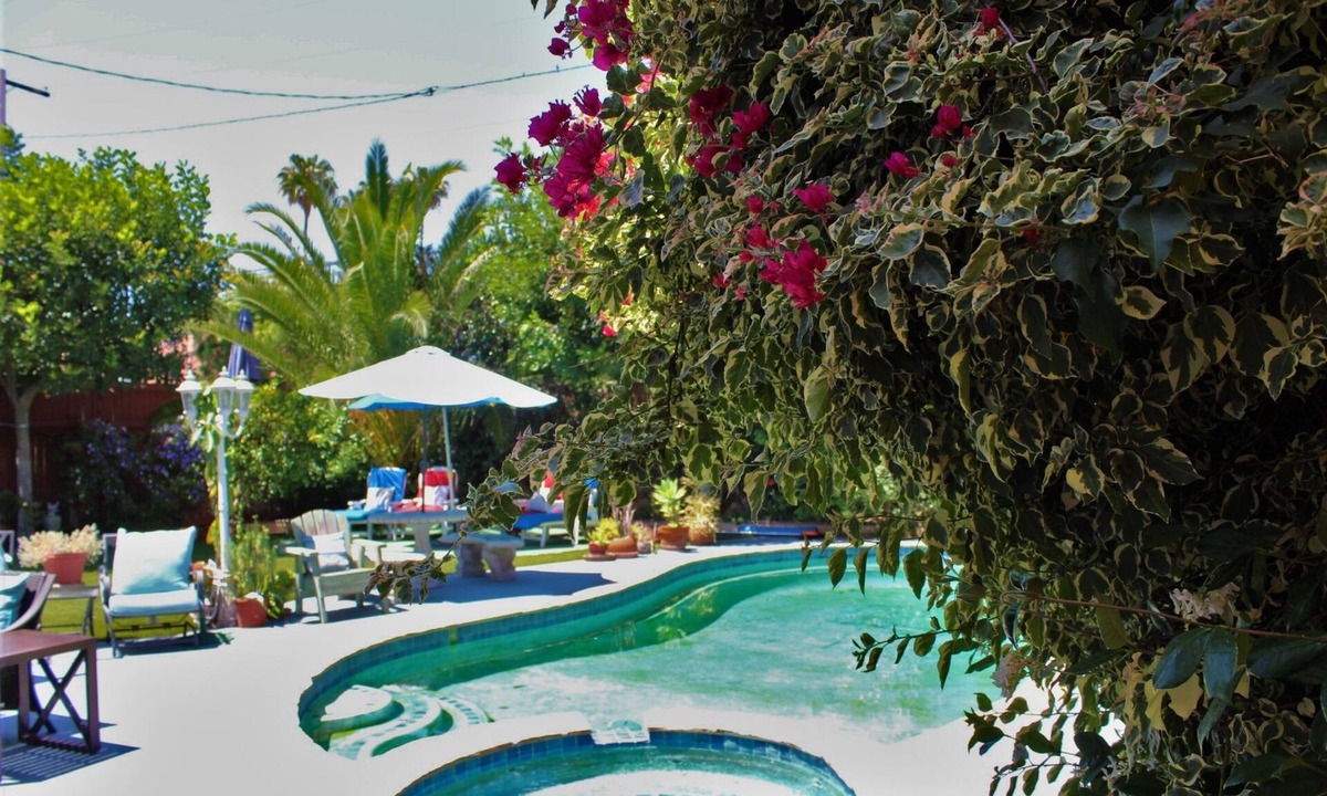 Sherman Oaks Bed & Breakfast | Sweet Dreams B&B