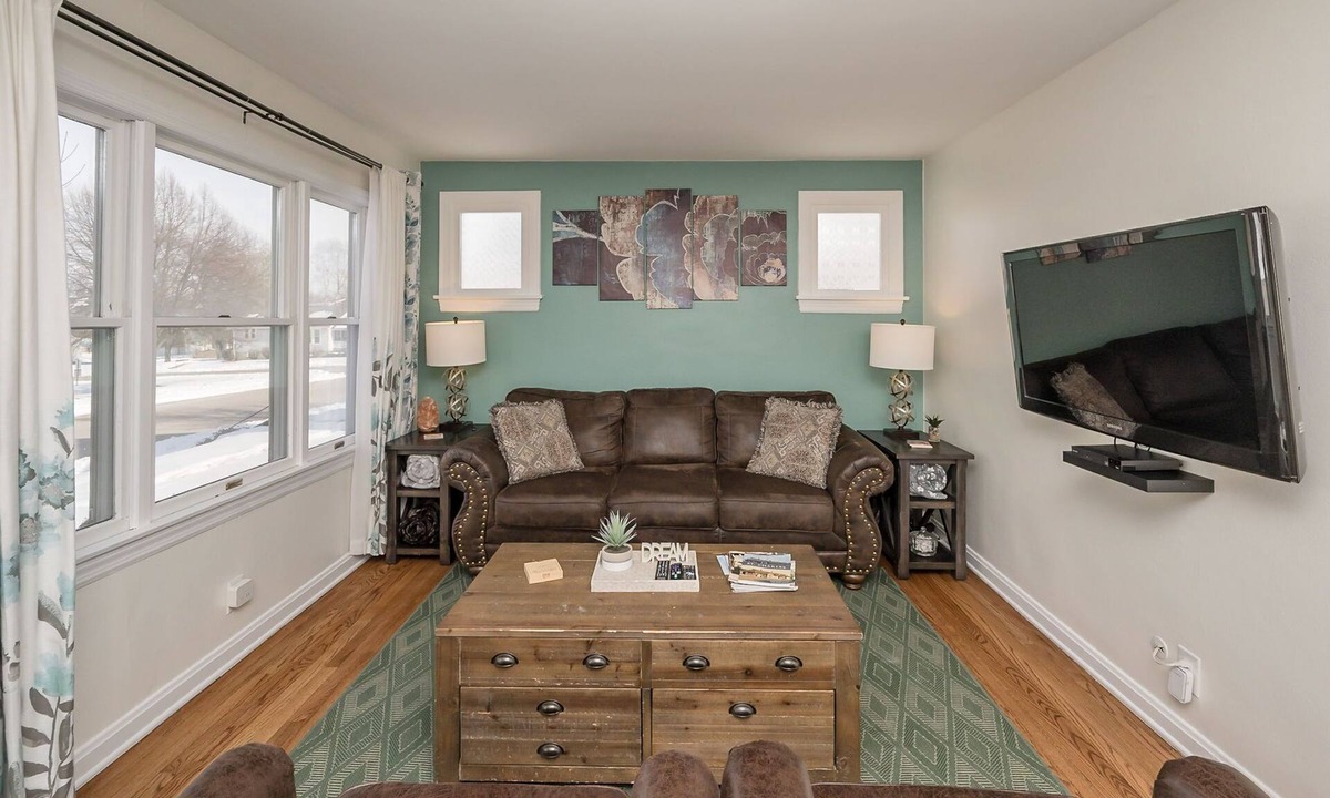 St. Charles Historic District House | Sweet Escape, 4BR, 2 Full Baths Near Historic Main St