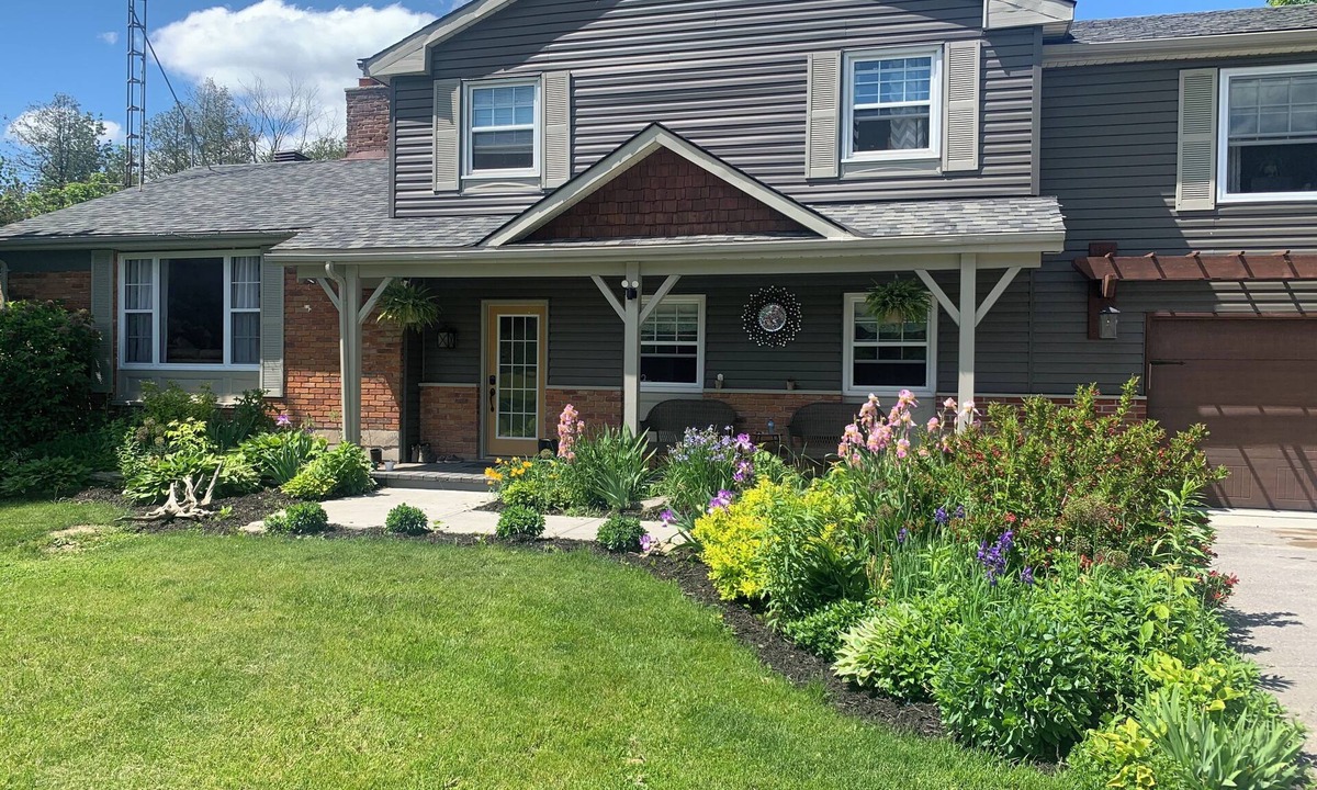 Campbellford House | Sweet Garden Retreat
