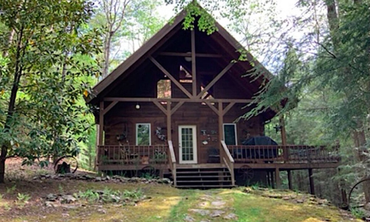 Oneida Cabin | Sweet Gum Falls Quaint Log Cabin With Hot Tub