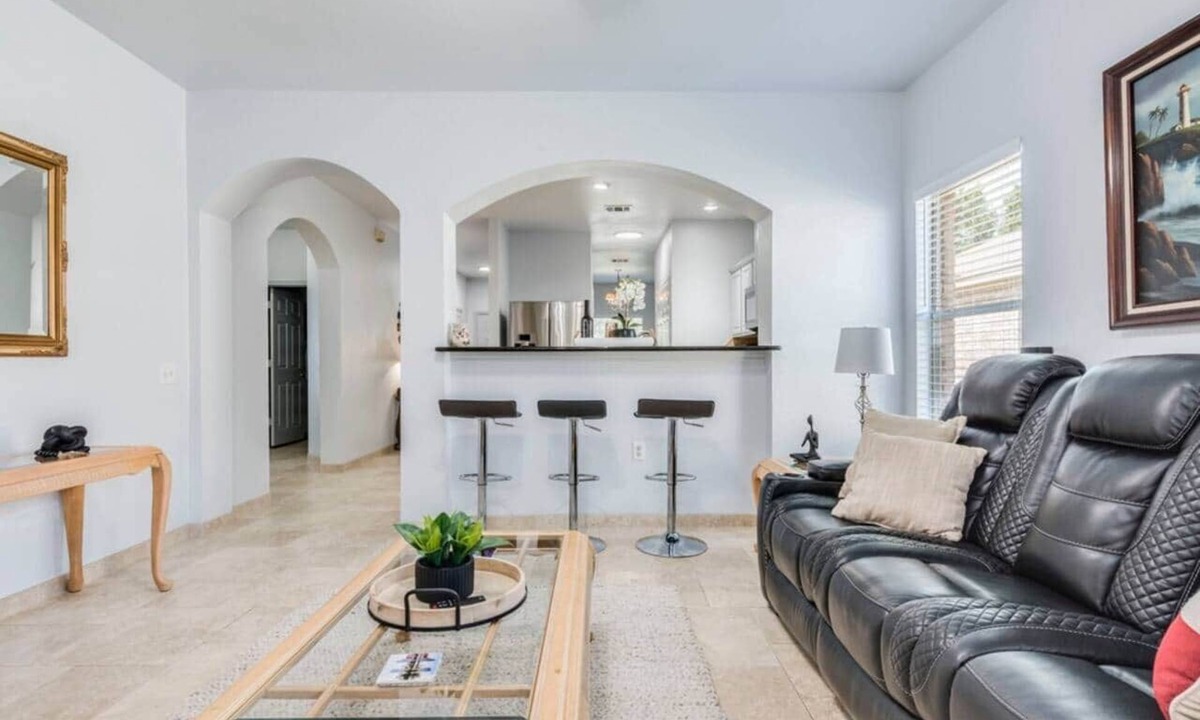 Pioneer Crossing House | Sweet home 1 King & 2 Queen beds