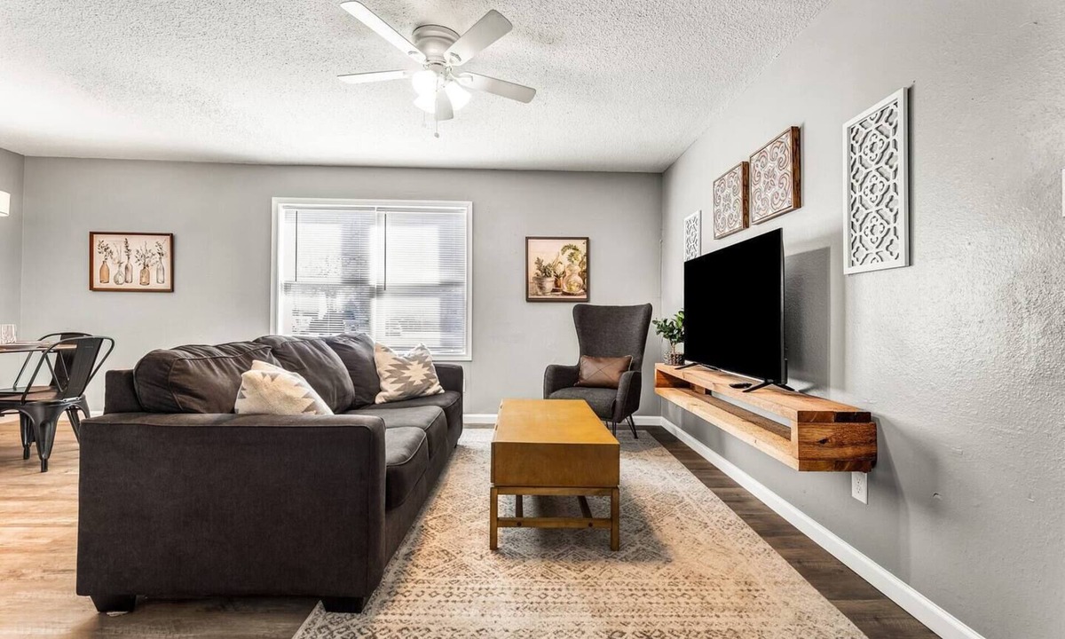 College Station Apartment | Sweet Home: 1st Floor, 2 Bdrm/Walk to A&M/King Beds