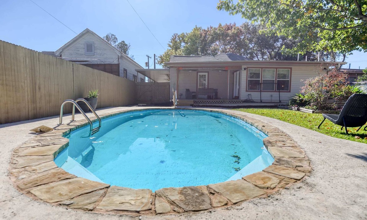 Jefferson House | Sweet Huisache Retreat-15 mins to Historic Sites