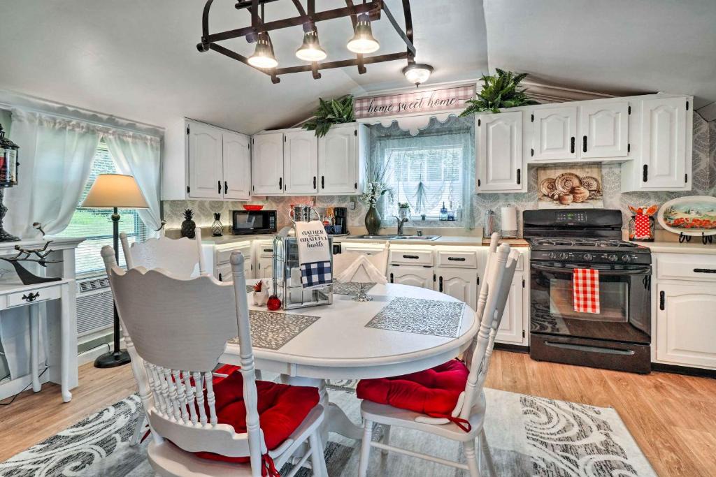 Lily House | Sweet Lily Home Less Than 15 Mi from Downtown Corbin!