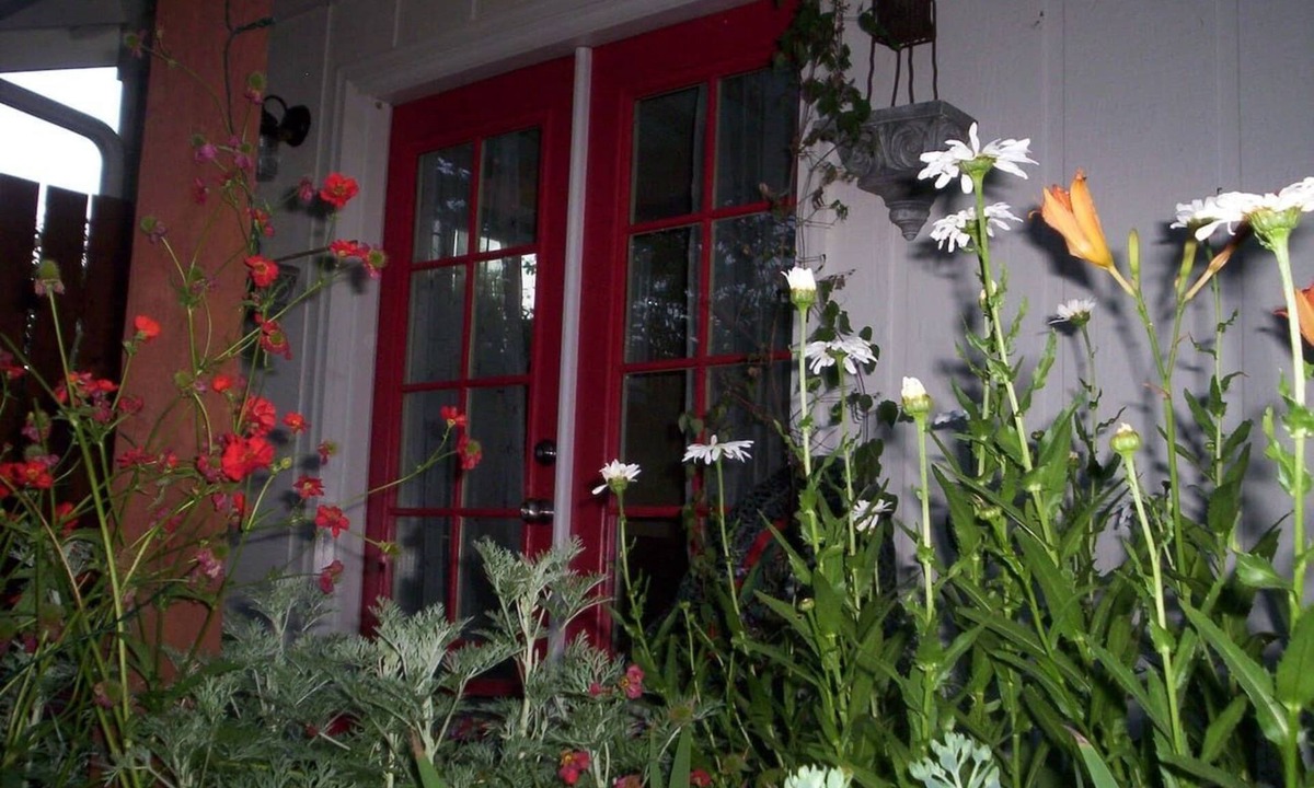 Talent Apartment | "Sweet little Garden Studio”