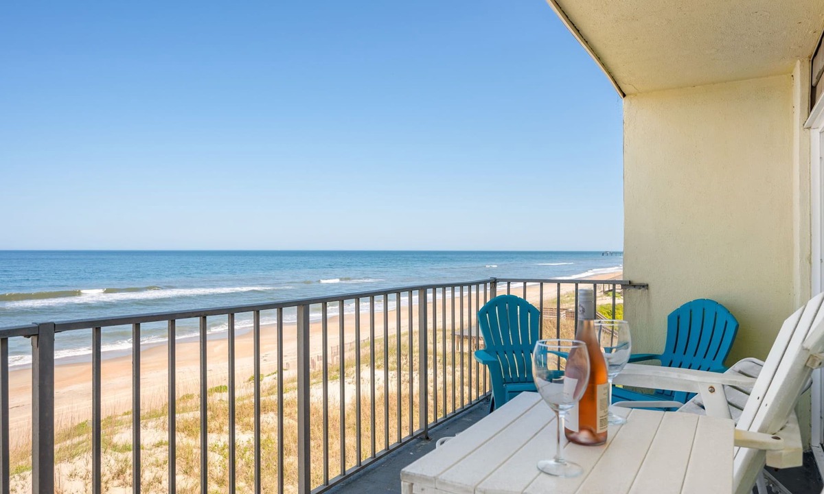 Nags Head Condo | Sweet Paradise OBX, Top Floor Oceanfront, Walk-In Shower