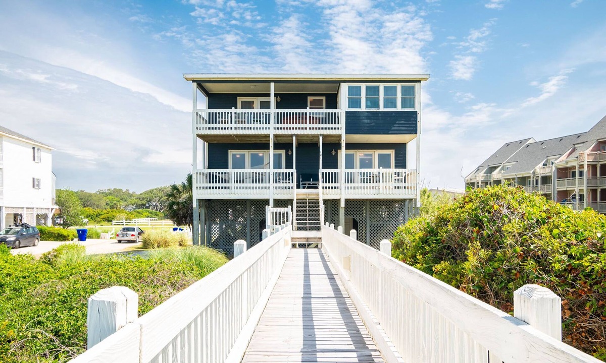 Long Beach House | Sweet Retreat: Oceanfront Home with Private Walkway to the Beach