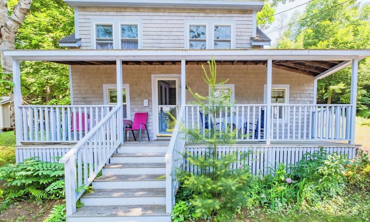 Peaks Island House | Sweet Thing Summary: