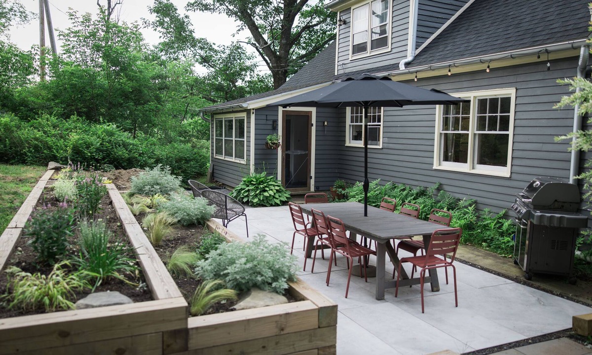 Berne House | Sweet Valley Hi: Sunlit Retro Retreat