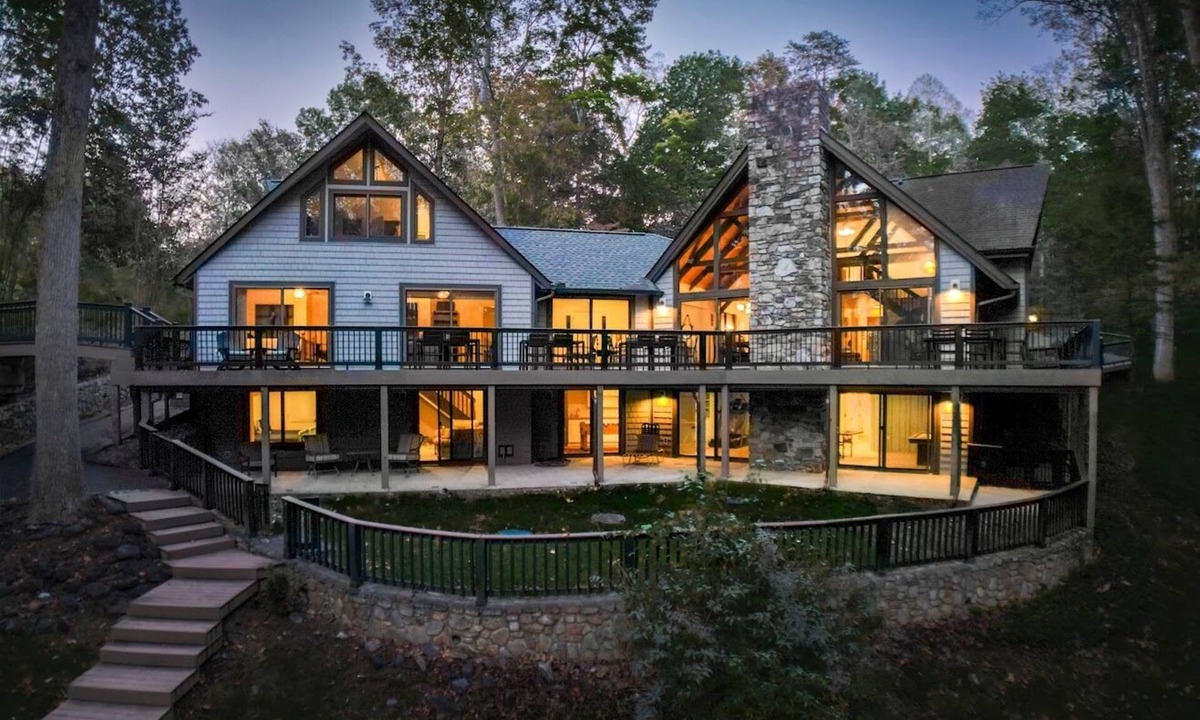 High Point House | Sweet Virginia Blue On Smith Mountain Lake: 6000 sq ft