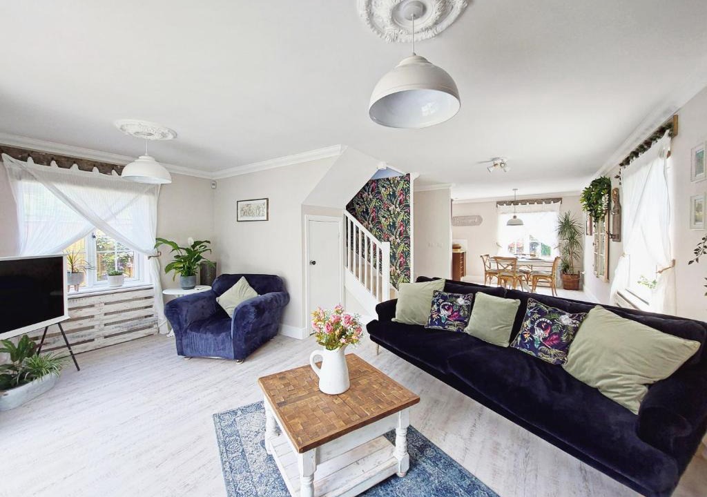 Chichester House | Sweetpea Cottage