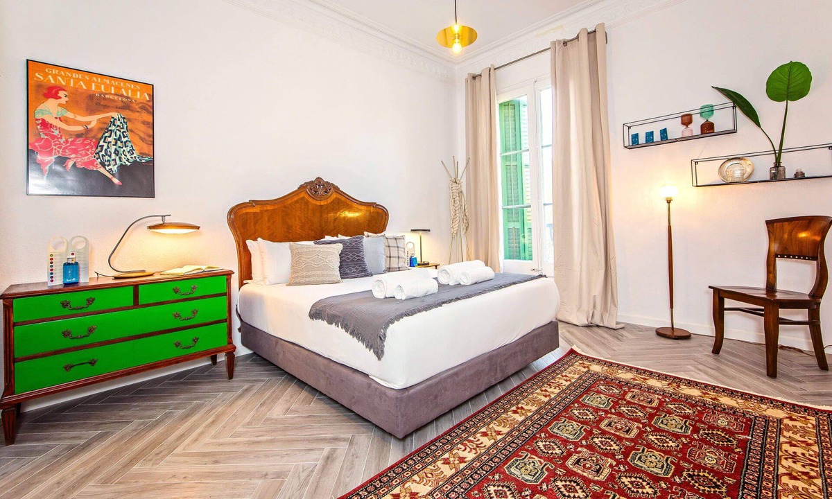 Esquerra de l'Eixample Apartment | Sweett | Urgell - Three Bedroom Apartment, Sleeps 8