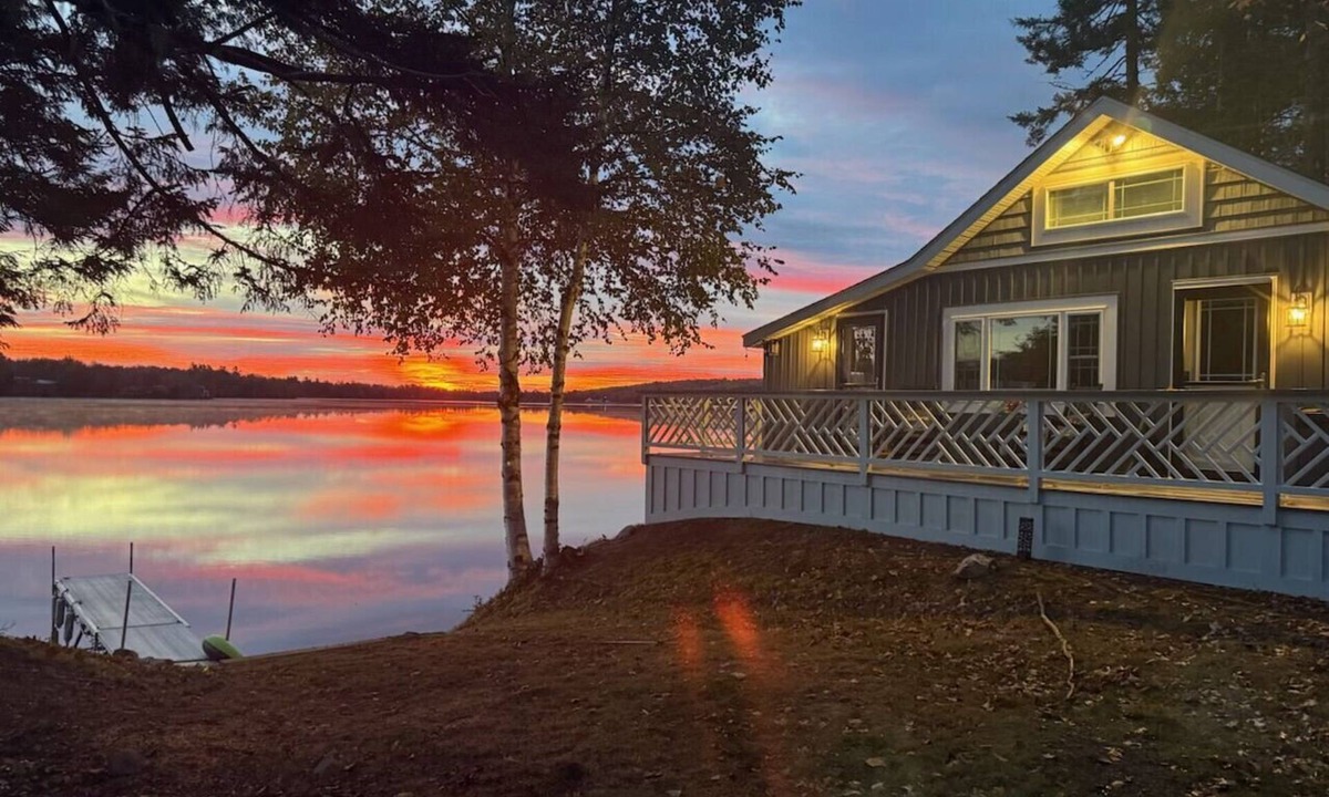 Baileyville Cabin | Sweetwater Lane – Lakefront Getaway on Pleasant Lake