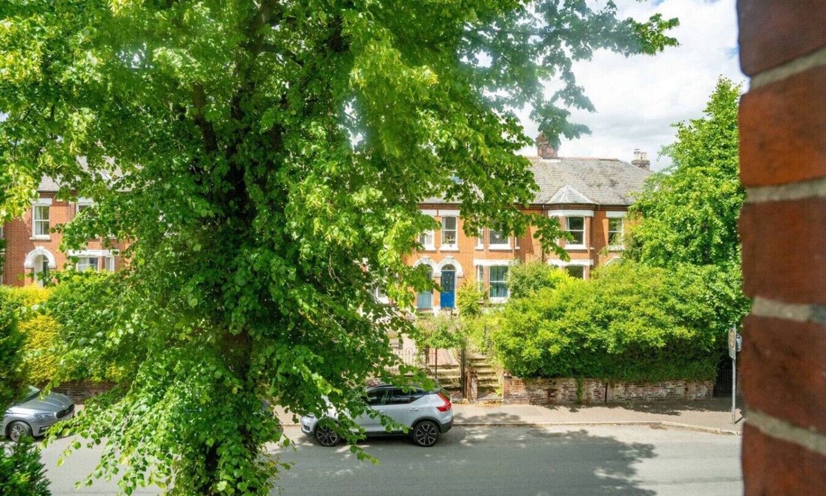 Norwich House | Swift Host | 4 Bedrooms | Golden Triangle