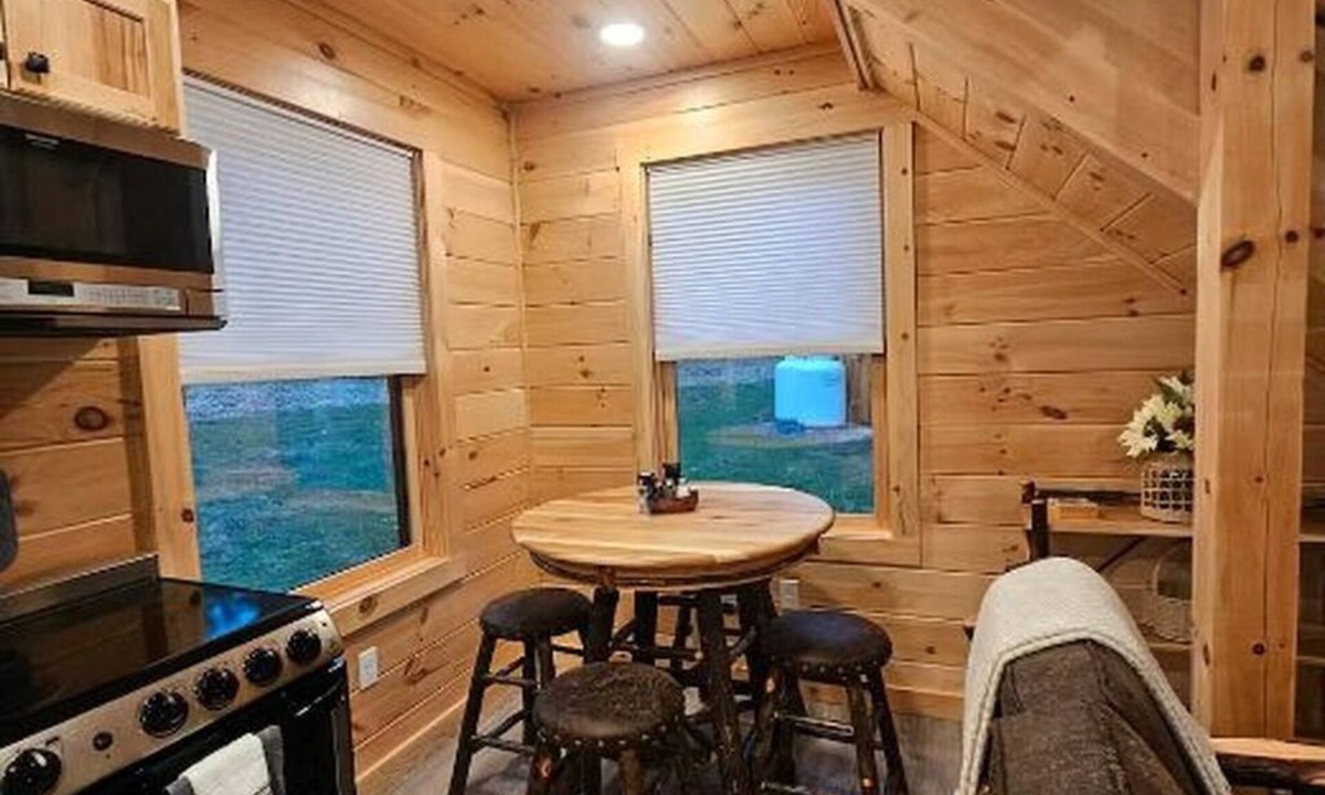Bath Cabin | Swiftwater Cabin #4 - Ski, Hike & Foliage