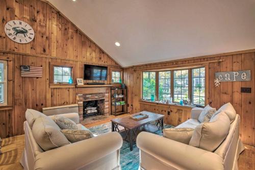 South Dennis House | Swim and Unwind! Follins Pond Cottage Near Beach