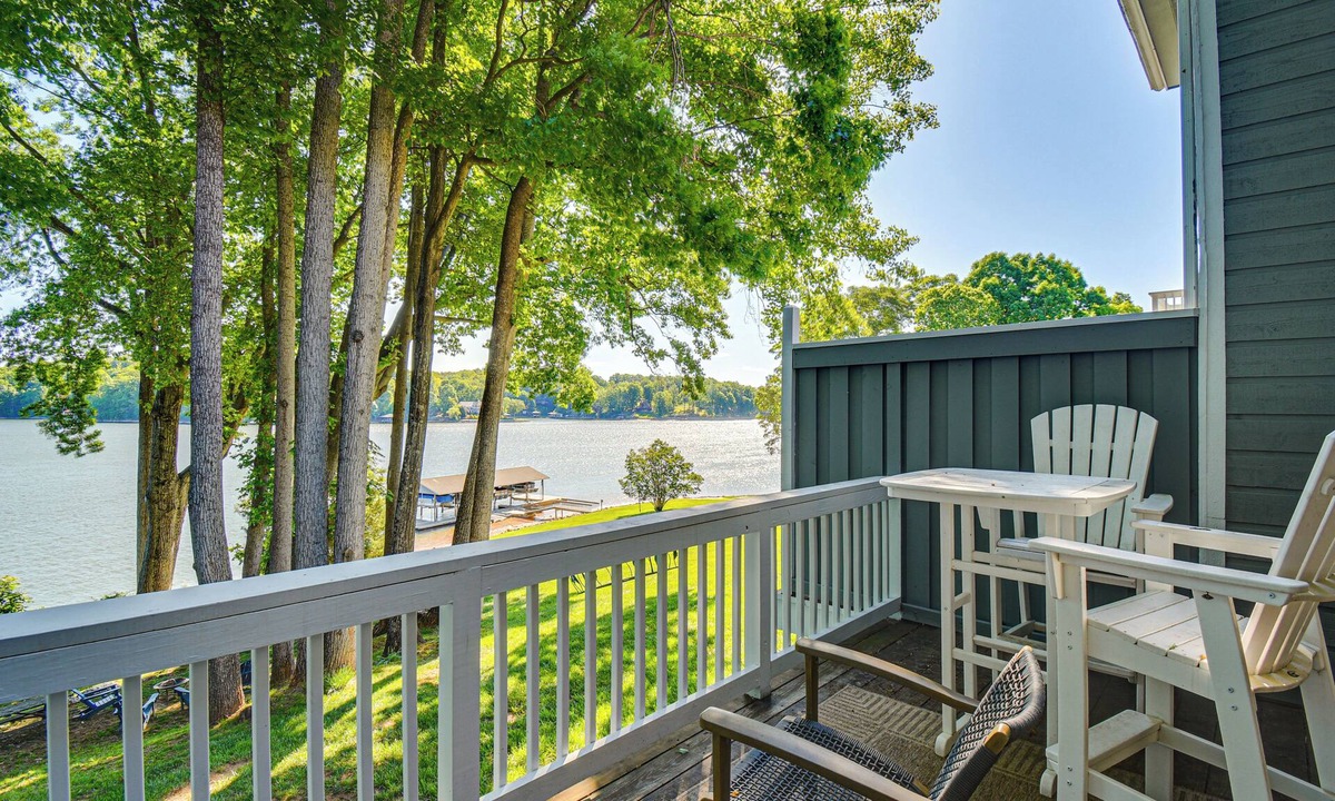 North Shore House | Swim Dock Access! Moneta Escape, 5 Mi to Boat Ramp