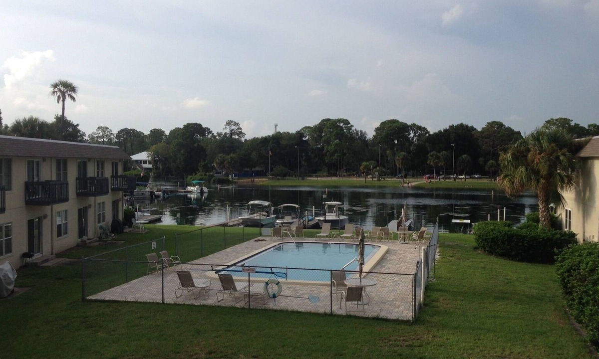 Springs at Kings Bay Condo | Swim with manatees, fish, scallops or just relax!