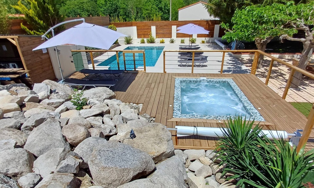 Corneilla-de-Conflent Villa | Swimming pool & Jacuzzi at the foot of the mountains.