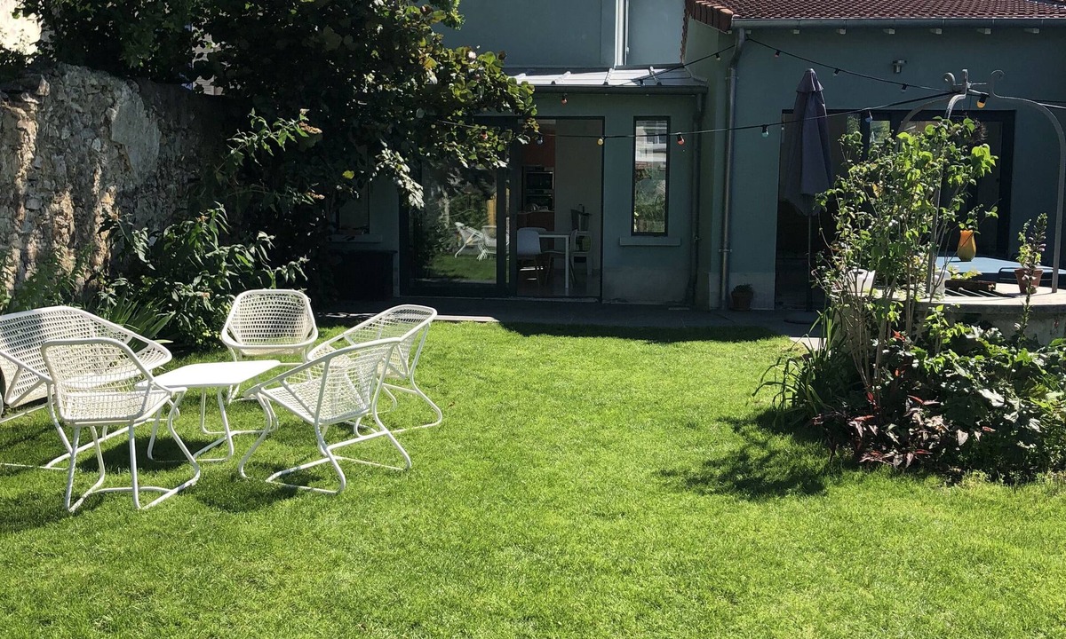 Montreuil House | Swimming pool and countryside just a stone's throw from Paris