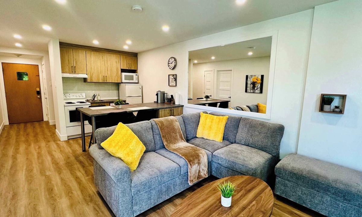 Mont-Tremblant Village Apartment | Swimming Pool & Spa | Condo Mont Tremblant