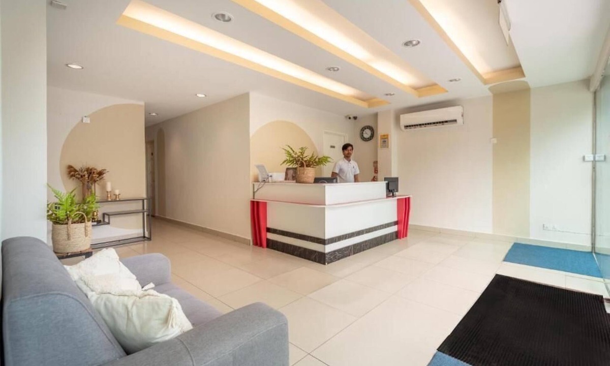 SS 2 Hotel | Swing and Pillows at PJ SS2