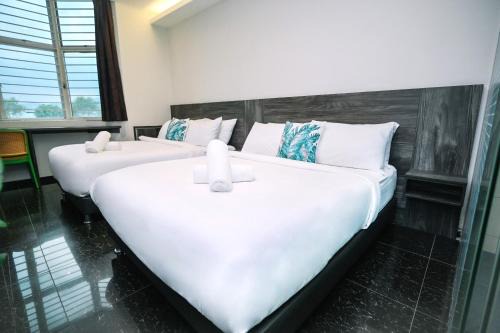 Rawang Hotel | Swing & Pillows - Rawang Selangor