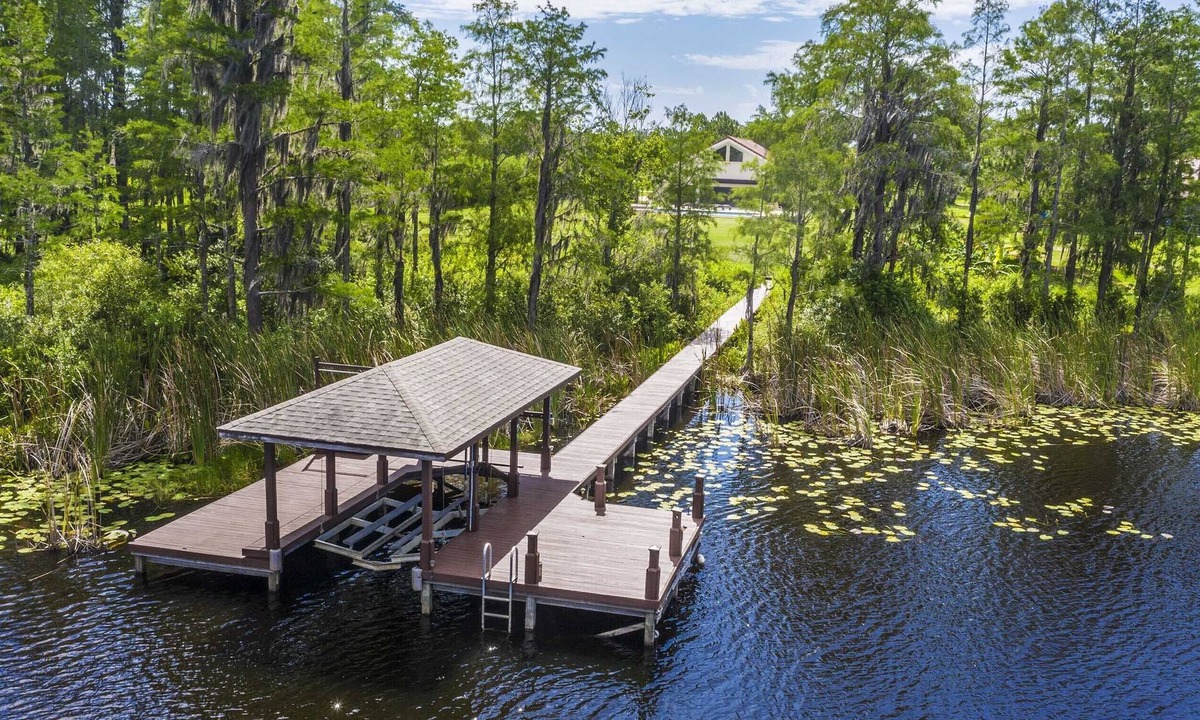 Groveland House | SWISS 105 - Lake Olsen