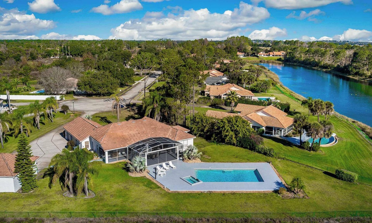 Groveland House | SWISS 56 - Lake Denise