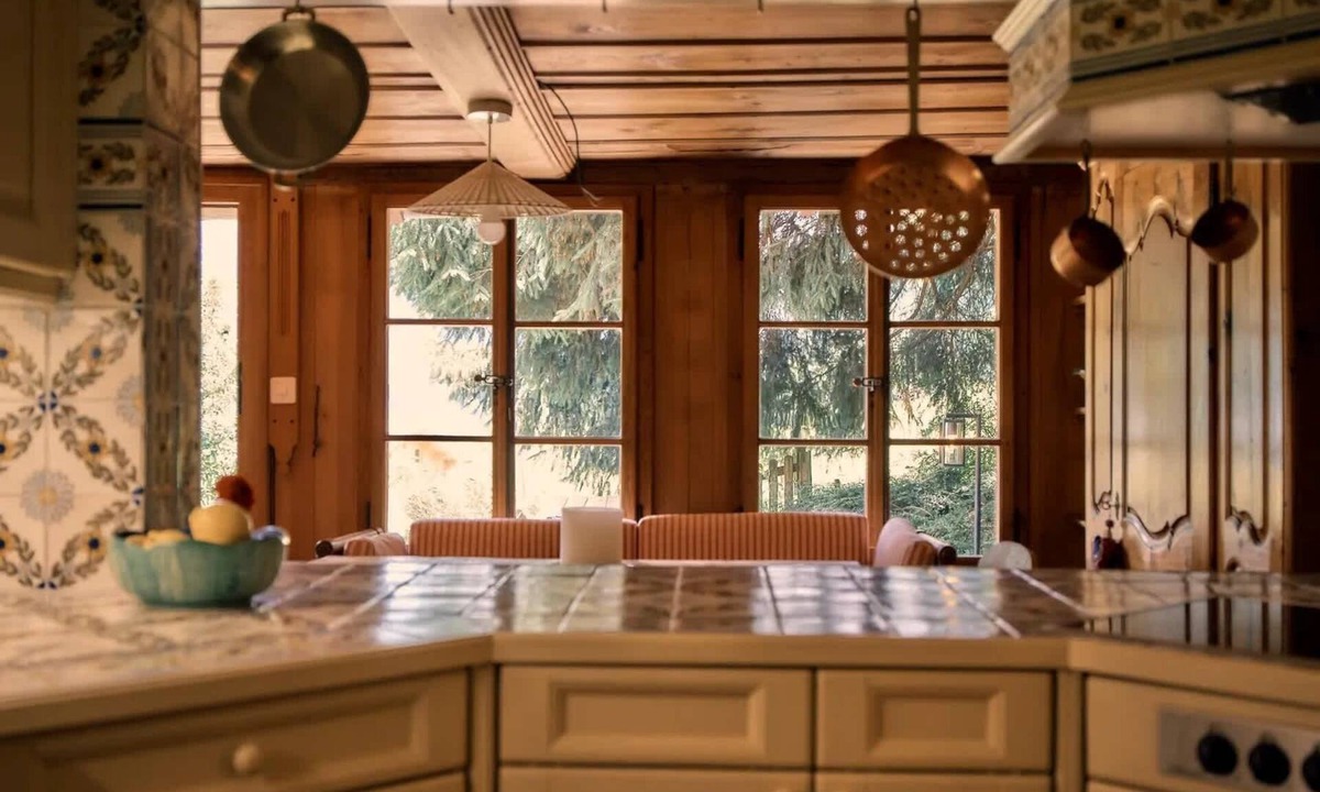 Saanen Ski Chalet | Swiss Chalet Near Gstaad: Luxury, Spa & Views