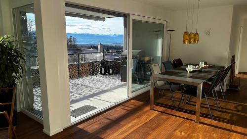 Hinwil Apartment | Swiss Horizon - Modernes Apartment 100m2 mit Alpenblick und 2 Terrassen