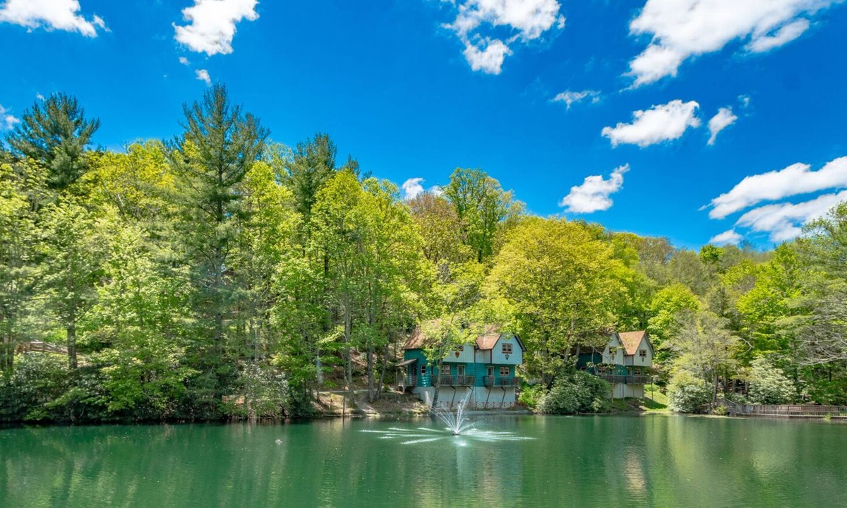 Blowing Rock Cabin | Swiss Mountain Village