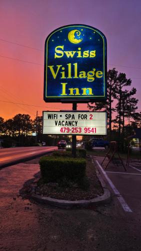 Eureka Springs Hotel | Swiss Village Inn