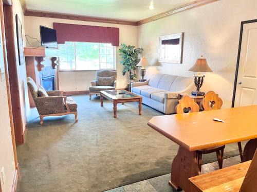 Zermatt Villa | Swiss Zermatt 2BR Family Villa with Kitchen Near Park City & Deer Valley Ski Resorts - 8789