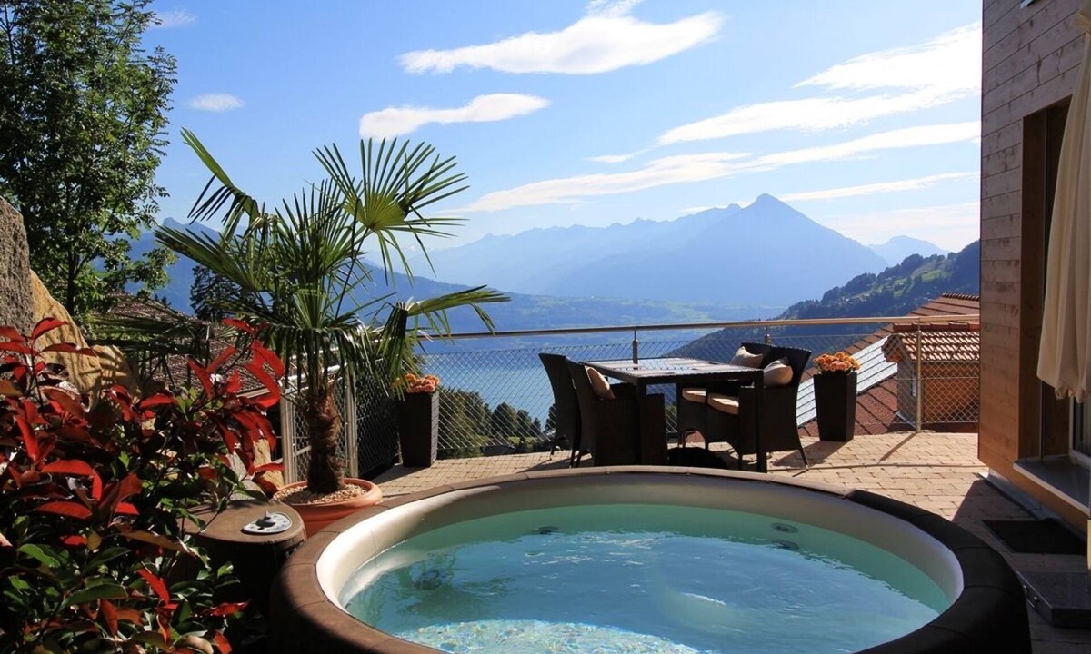 Bangerten Apartment | swissmountainview - sunny & quiet - terrace, Jacuzzi, view to lake + mountains