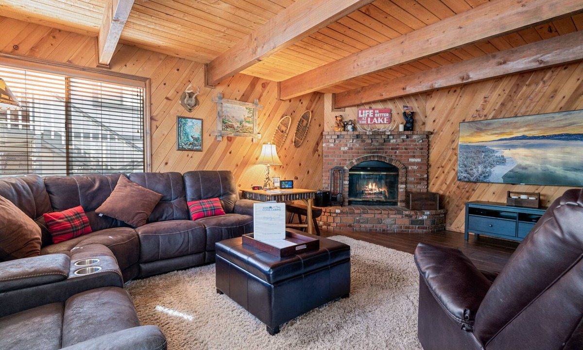 Moonridge House | Switzerland - Close to Slopes & Zoo, Fireplace, Deck, Barbecue