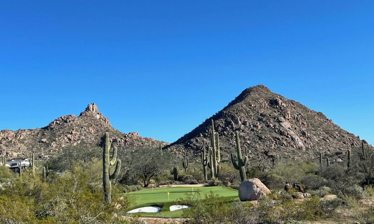 North Scottsdale House | SWSS 5BR Luxury Retreat | Mountain Views, Heated Pool, Hot Tub, Par3 & Sport Court