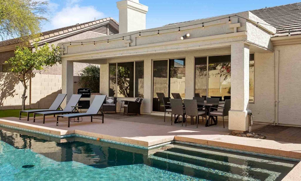 North Scottsdale House | SWSS - Chic Beautiful backyard Pool Cornhole Office Fire table 5star