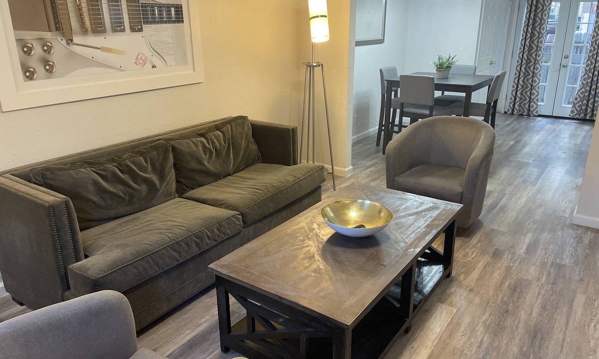 Balcones Village House | SXSW LUXURY Townhome