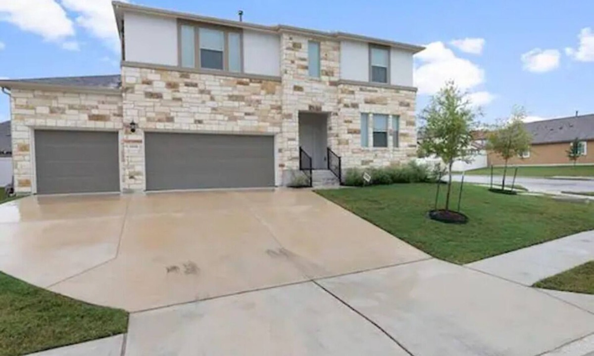 Austin House | SXSW Special - 10% Weekly 15% Monthy Discount 5 Bedrooms/5 Queen Beds.