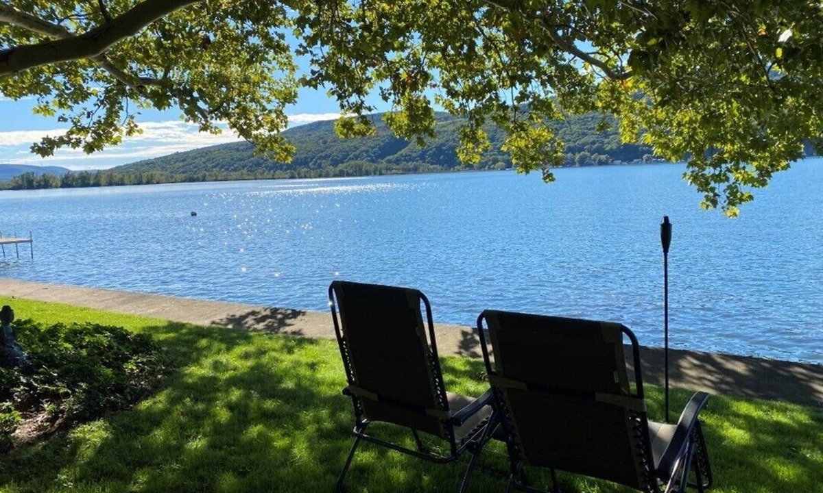 Middlesex Cottage | Sycamore Landing - Casual Lakefront Living at It's Best!