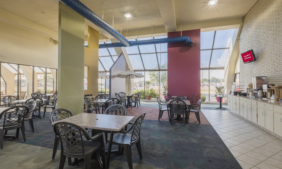 Elyria Hotel | Sycamore Suites