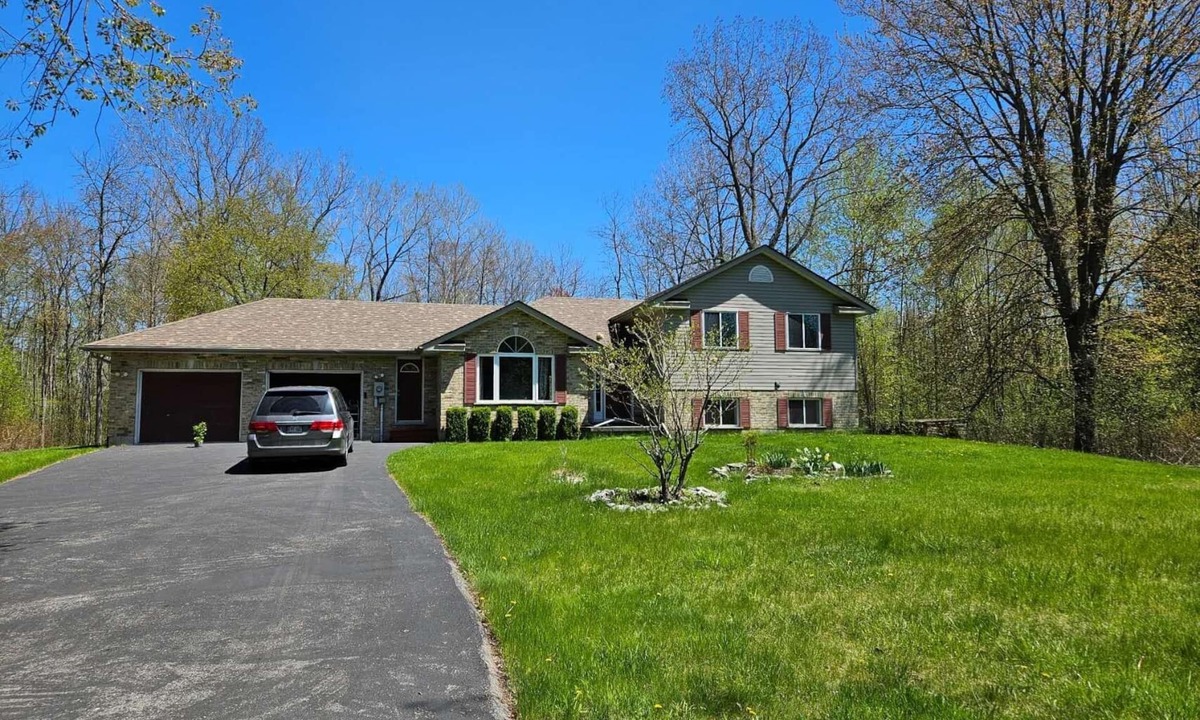 Carrying Place House | Sylvan Rest- A beautiful forest cottage at Quinte West