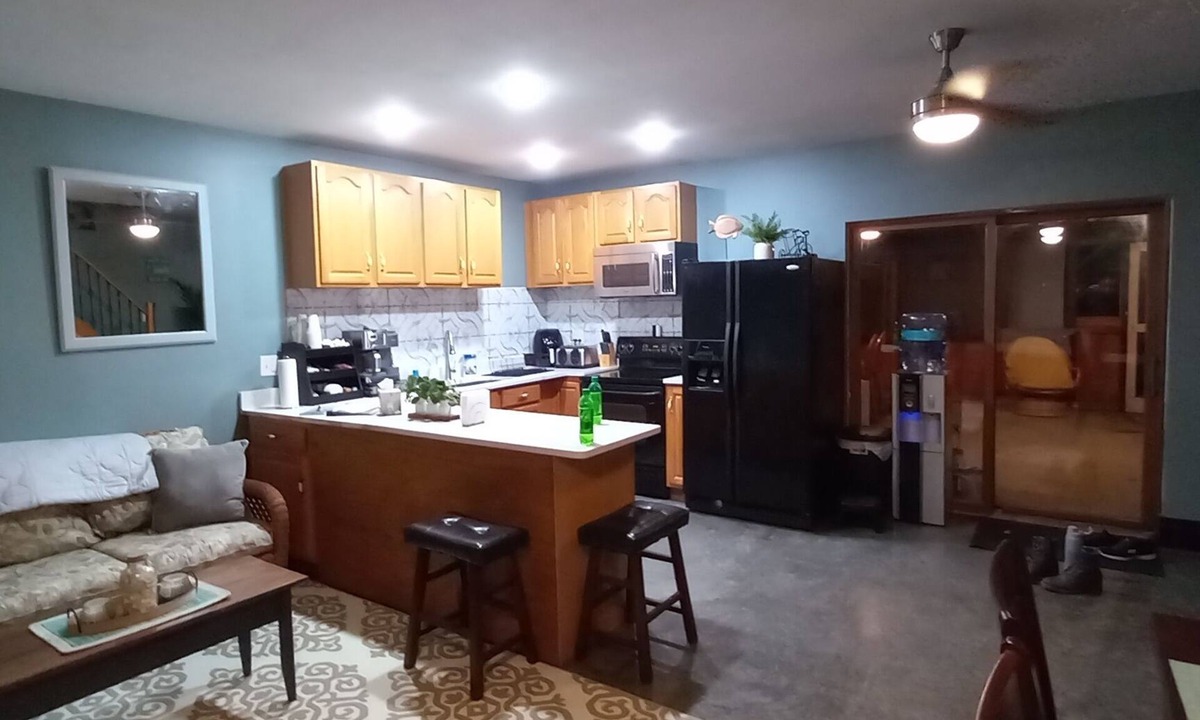 Sylvan Beach House | Sylvan's Sunkissed Sandcastle. 2 blocks from the beach