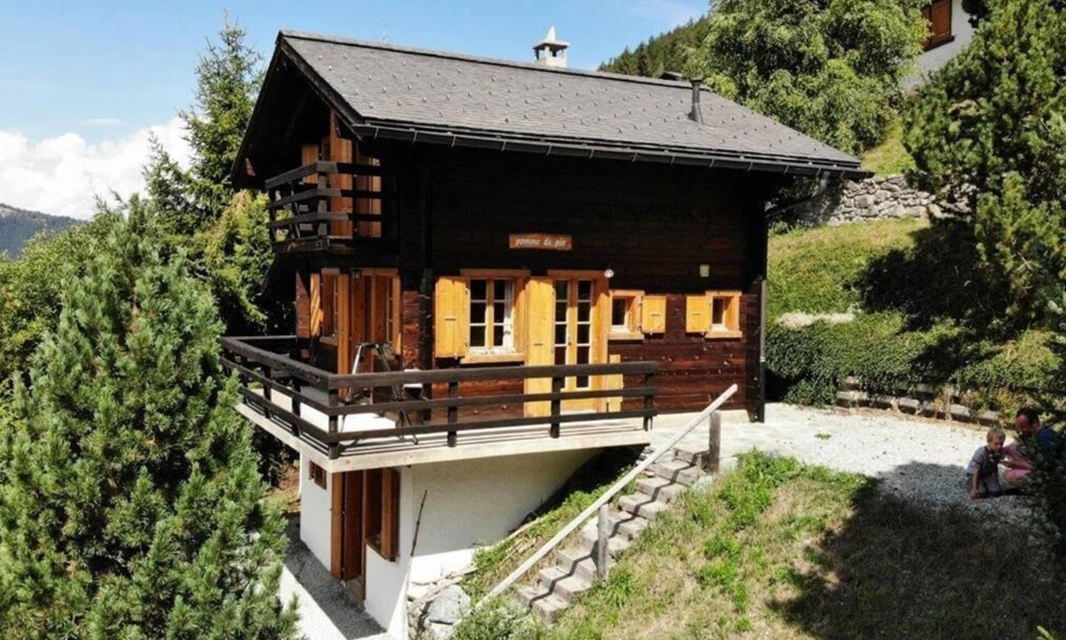 Saint-Luc Ski Chalet | Sympathique studio avec terrasse, jardin situé au rez-de-chaussée d'un chalet individuel, idéal pour
