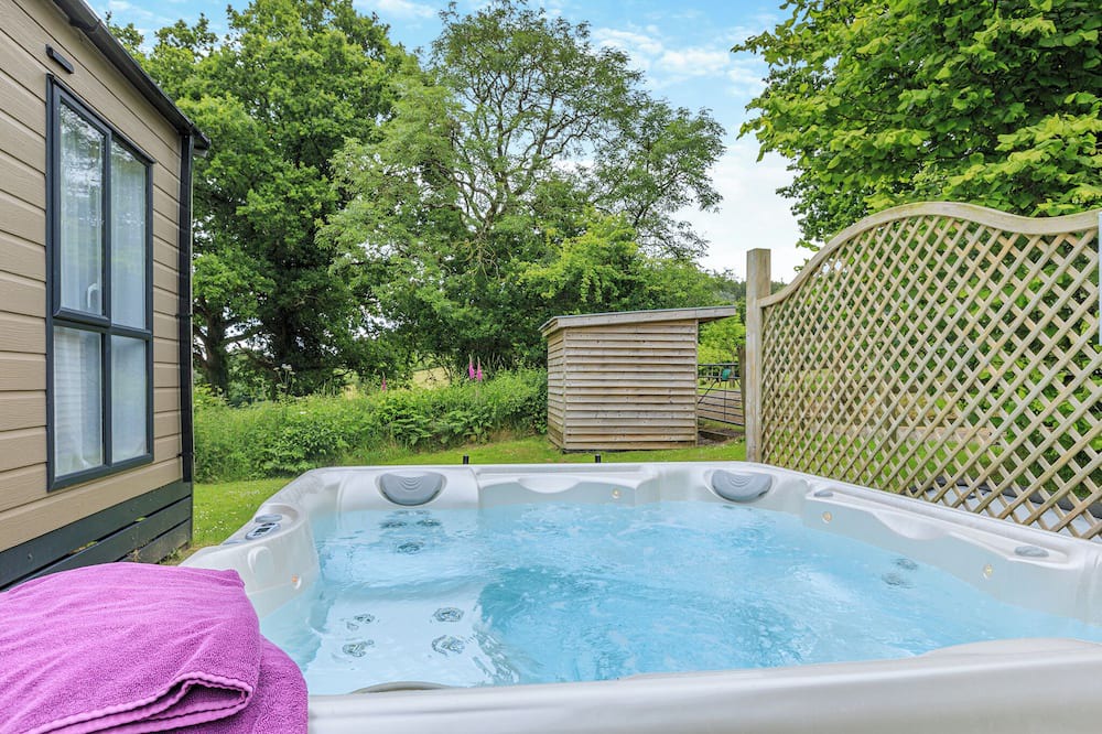 Axminster House | Symphony 3 Hot Tub Pet