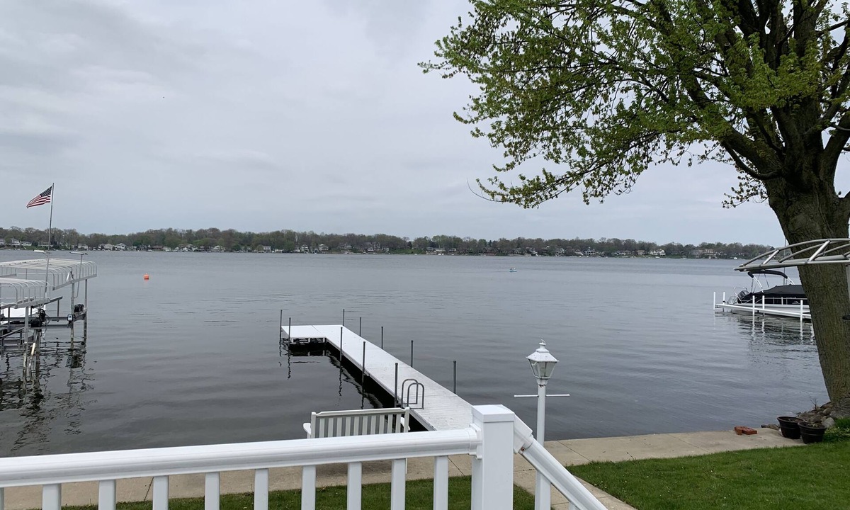 Syracuse House | Syracuse lake front