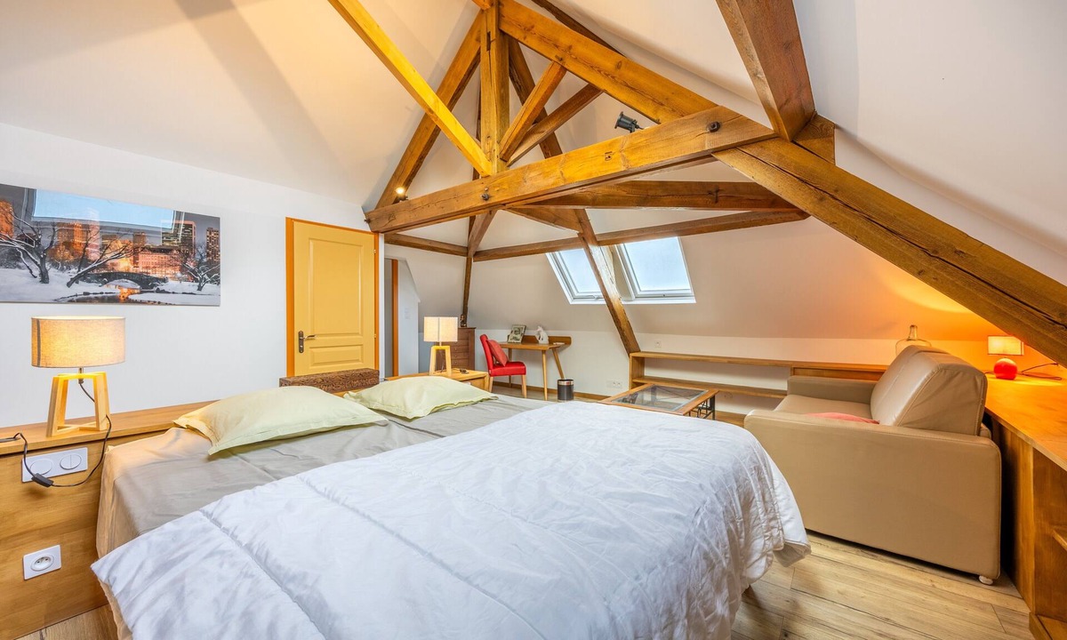 Saint-Michel-Mont-Mercure Bed & Breakfast | Syrah Guest Room with Wi-Fi